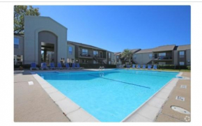 Exquisite 2BR Apt Sleeps 6-w Pool near TX Med Center & NRG